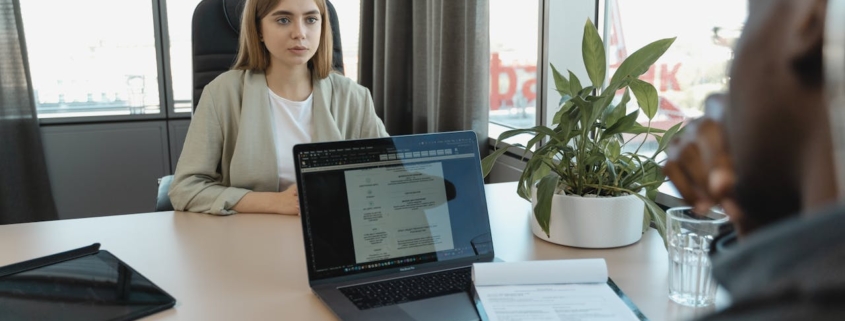 participando en un curso de entrevistas de trabajo en inglés